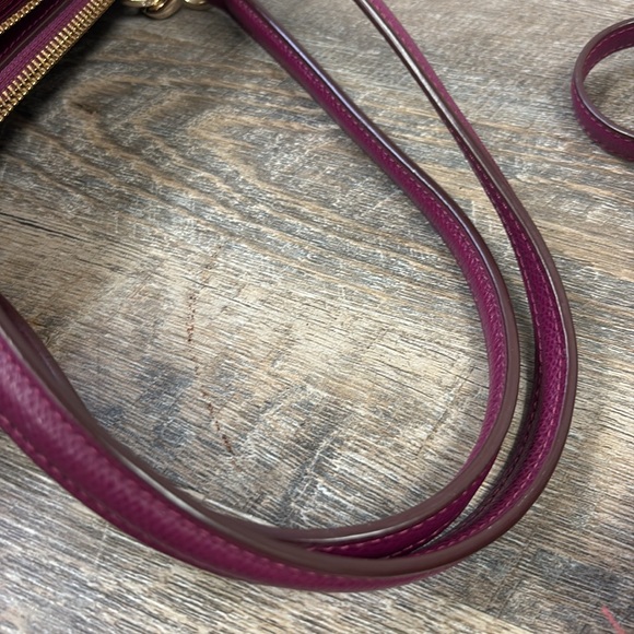 SOLD IN STORE COACH F36637 CHRISTIE CARRYAL FUCHSIA GRAIN LEATHER CROSSBODY - Picture 13 of 14